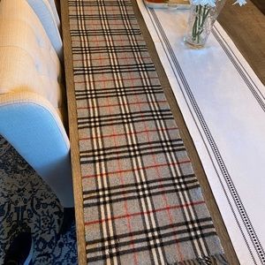 Burberry wool scarf